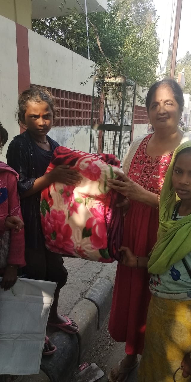 दिनांक 27-नवंबर-2022: जरूरमंद लोगों को सर्दी से बचने के लिए कंबल वितरित किये
